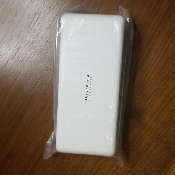 💕ALICE + OLIVIA💕 Beverly Sunglasses Holiday Checkers NWT - Picture 10 of 12